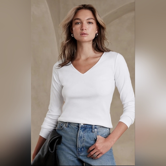 Banana Republic Tops - Banana Republic White Long Sleeve V-Neck Cotton Top